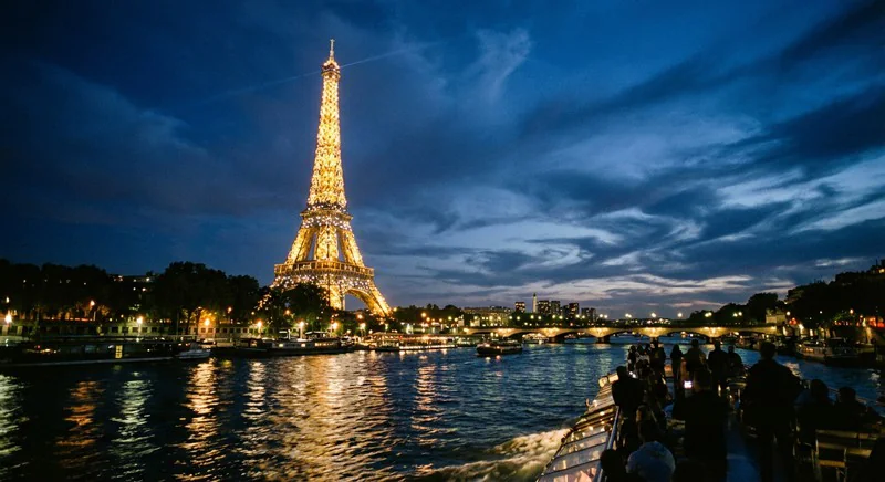 Eiffelturm vom Boot aus