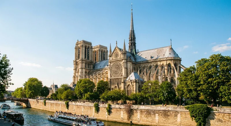 Notre-Dame vom Boot aus